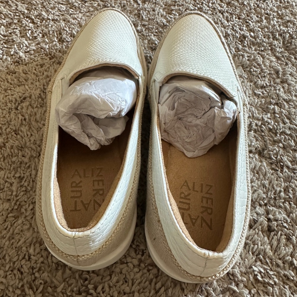 New! Naturalizer White Textured Slip-On Shoes - Picture 3 of 4
